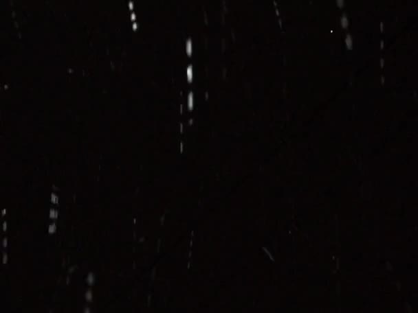 Neve Cai Sob Luz Uma Lanterna Dança Queda Flocos Neve — Vídeo de Stock