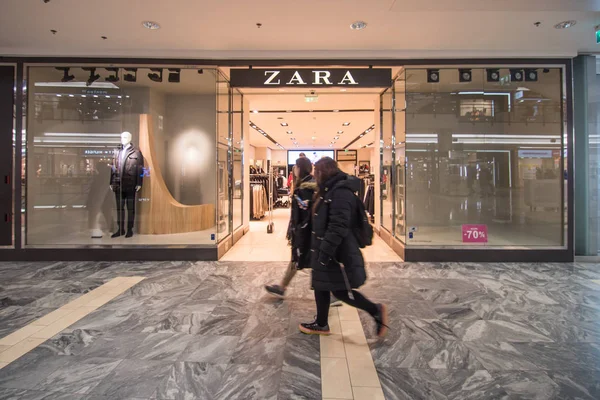 Fachada loja Zara em Tallinn, Estónia, 9.2.2020 — Fotografia de Stock