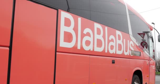 Orange Bus on Highway chartres, France, 7.2.2020 — Stockvideo