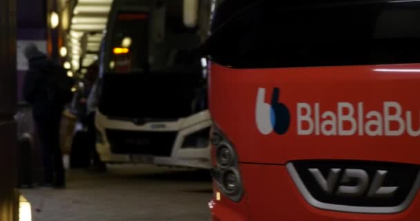 Tourists in bus station, Paris, France, 5.2.2020 — Stock Video