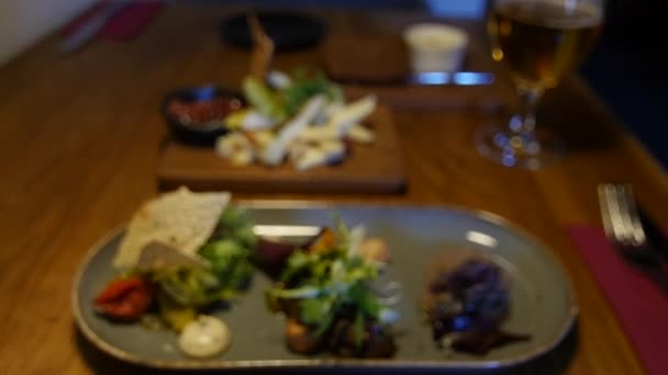 Ассортимент Домашних Закусок Эстонского Производства Основе Мяса Овощей Здоровая Кухня — стоковое видео