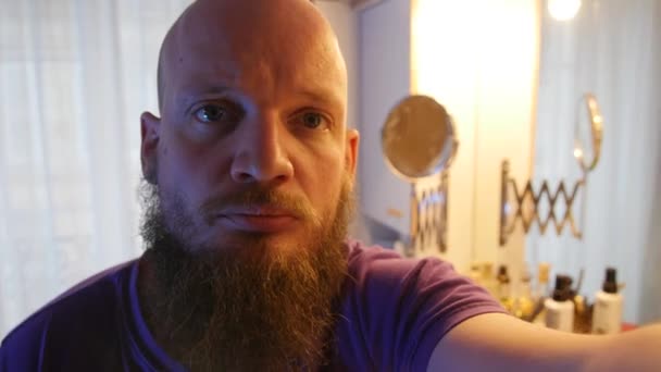 Montage of man with disappearing beard : before and after. this caucasian gentleman model is decided to cut and shave his long hipster beard — Stock Video