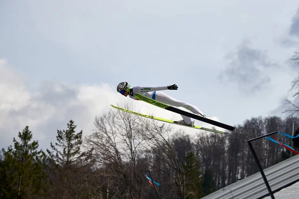 Rasnov Ρουμανία Φεβρουαρίου Άγνωστος Άλτης Σκι Αγωνίζεται Στο Παγκόσμιο Κύπελλο — Φωτογραφία Αρχείου