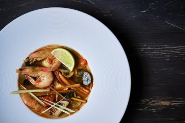 Tay yemeği Tom yum çorbası için hazmedicidir