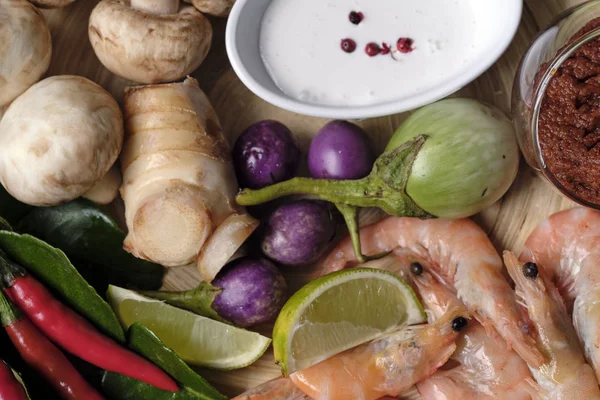 Tay yemeği Tom yum çorbası için hazmedicidir