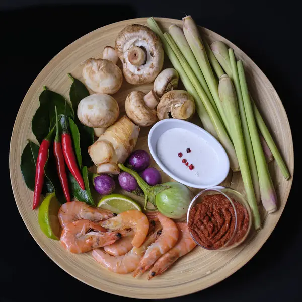 Tay yemeği Tom yum çorbası için hazmedicidir