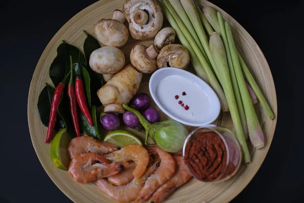 Tay yemeği Tom yum çorbası için hazmedicidir