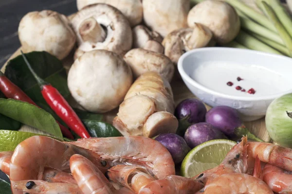 Tay yemeği Tom yum çorbası için hazmedicidir