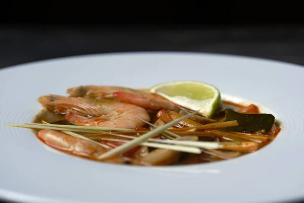 Tay yemeği Tom yum çorbası için hazmedicidir
