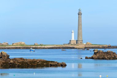 Vierge deniz feneri, birkaç tekneler ve deniz kıyısında 