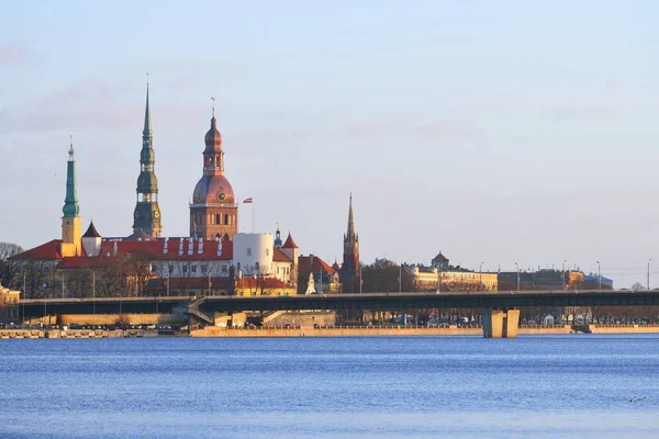 Panorama över Riga med floden Daugava — Stockfoto