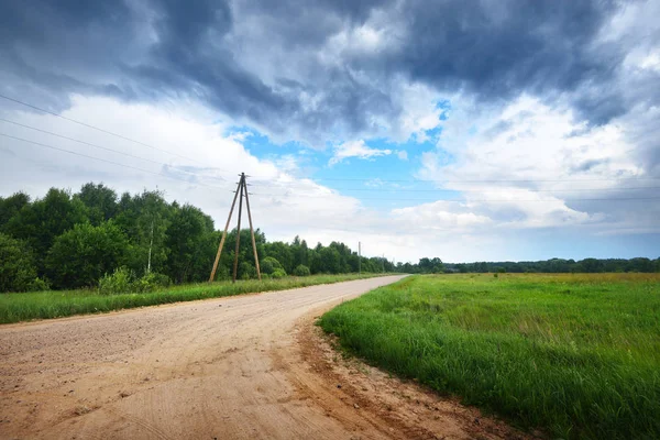 Гравийная дорога в Латвии — стоковое фото