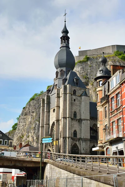 Hermosa pequeña ciudad Dinant en Bélgica — Foto de Stock