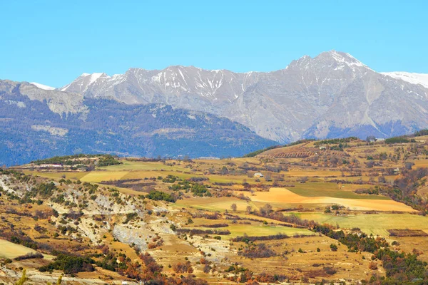 dağ köyü önünde Fransız Alps