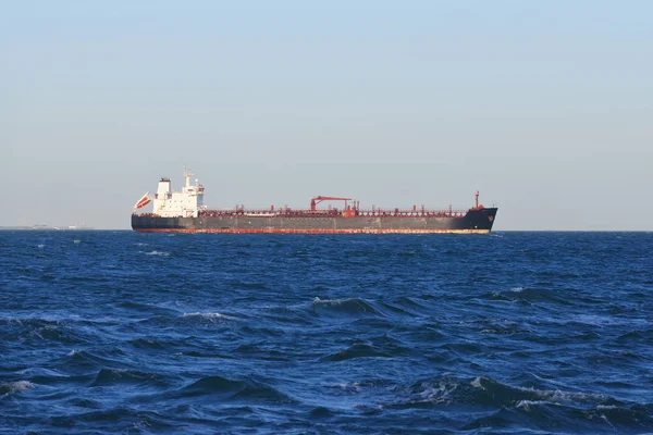 Kargo tanker gemisi denize yelken