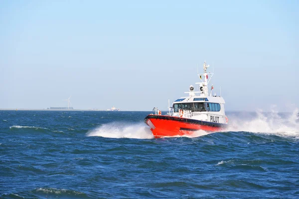 Pilot Tekne Dalgalar Halinde Vlissingen Nethertlands Aracılığıyla Gürültüyle Çarpmak — Stok fotoğraf