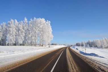 Kırsal kış otoyol güneşli bir günde