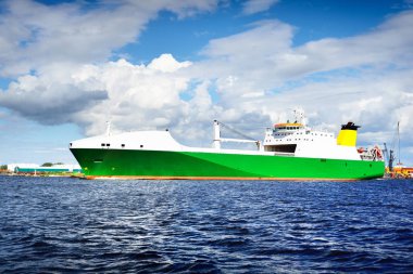 Ro ro gemi Ventspils terminal içinde 