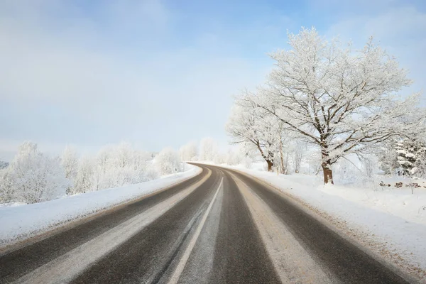 Highway in a rural winter landscape — Stock Photo, Image