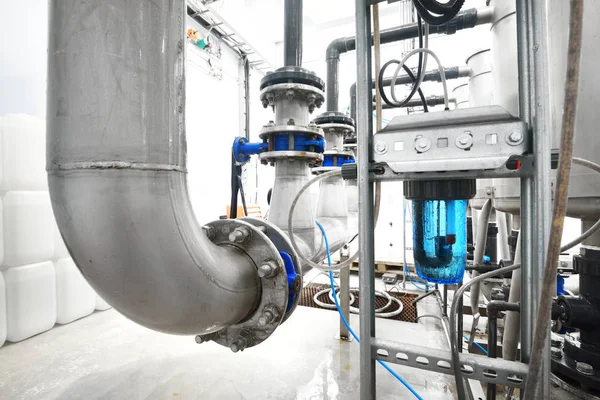 Tratamento de água industrial e sala de caldeira — Fotografia de Stock