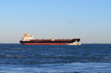 Kargo tanker gemisi denize yelken