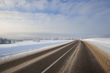 Kırsal kış otoyol güneşli bir günde