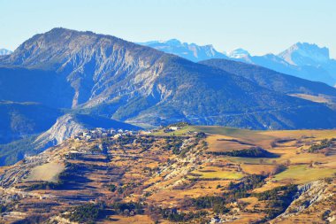dağ köyü önünde Fransız Alps