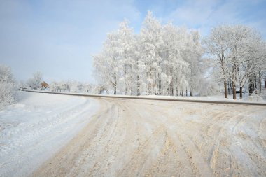Karlı kırsal yol parça 