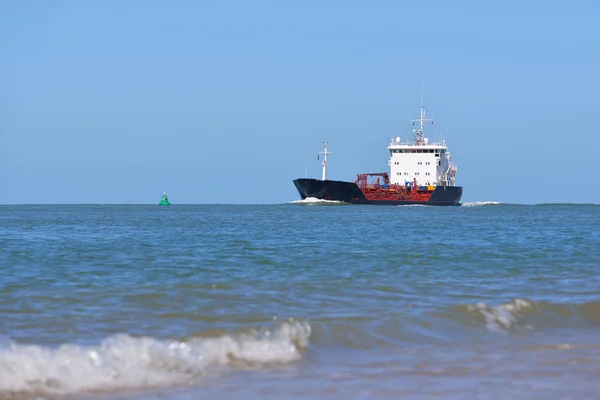 Buque cisterna de carga navegando — Foto de Stock