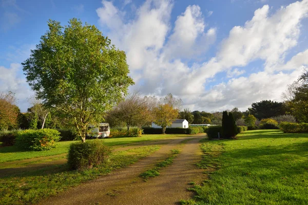 Karavan römork ile kamp yeri Park — Stok fotoğraf