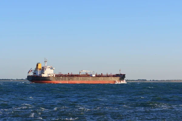 海でタンカー貨物船 — ストック写真
