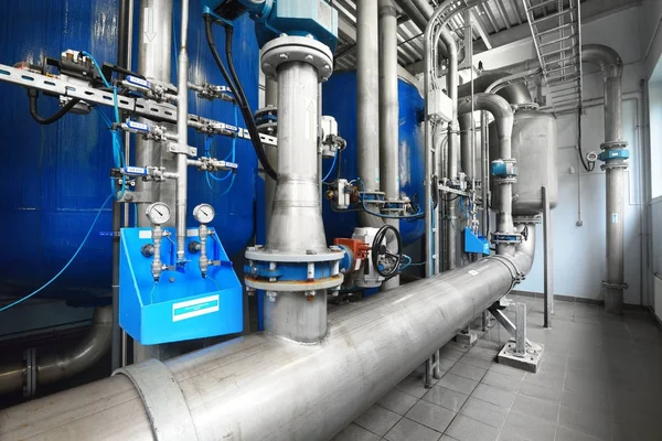 Tratamento de água industrial e sala de caldeira — Fotografia de Stock