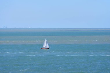 yat yelken denizde yelken