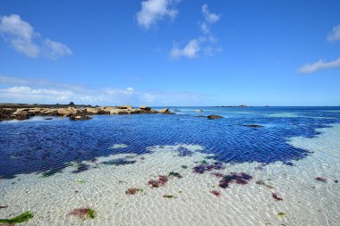 Kayalık okyanus Sahili Plouguerneau