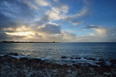 Kayalık okyanus Sahili Plouguerneau