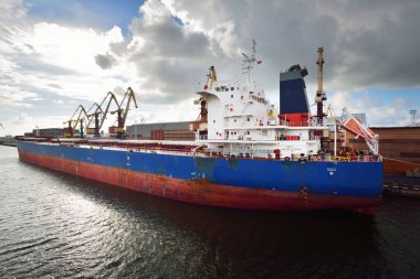 gemi kömür Ventspils limanda yükleme