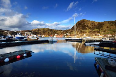 Norveç marina yelkenli ve fishingboats Köyü