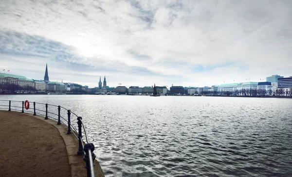 Vista Panorámica Hamburgo Sobre Alster Día Nebuloso —  Fotos de Stock