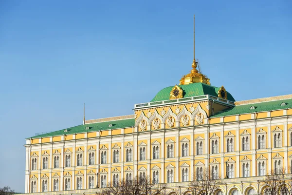 Vista do grande palácio do Kremlin — Fotografia de Stock