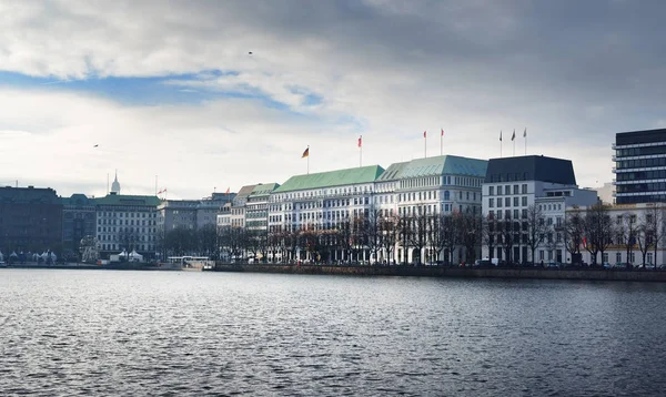 Panoramiczny widok na Hamburg, nad jeziorem Alster — Zdjęcie stockowe