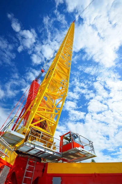 Arrow and cabin of a mobile crane — Stock Photo, Image