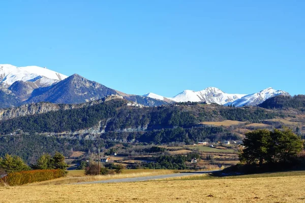dağ köyü önünde Fransız Alps
