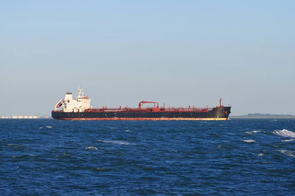 海でタンカー貨物船 — ストック写真