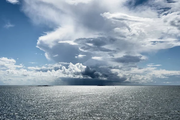 Paysage marin d'une mer Baltique avec navire — Photo