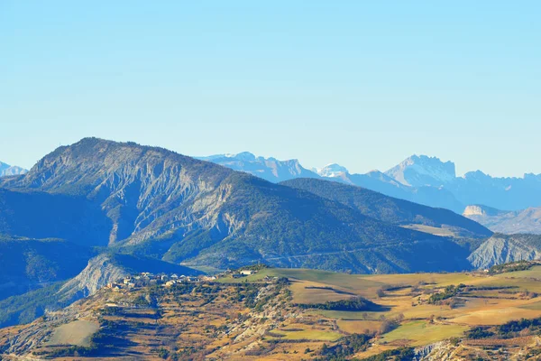 Bergdorp voor Franse Alpen — Stockfoto