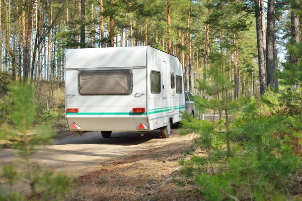 Caravan trailer on a forest road — Stock Photo, Image