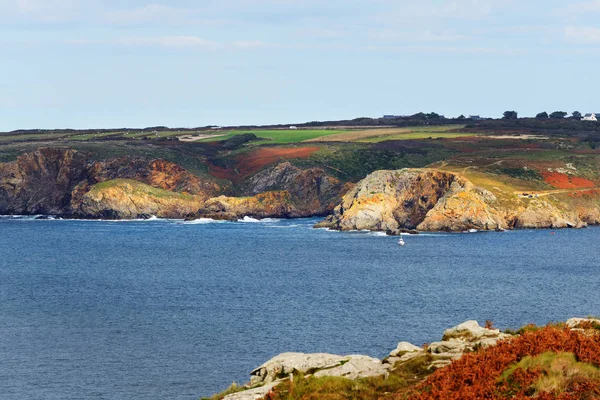Ocean Pointe du Raz taşlara sahil şeridine