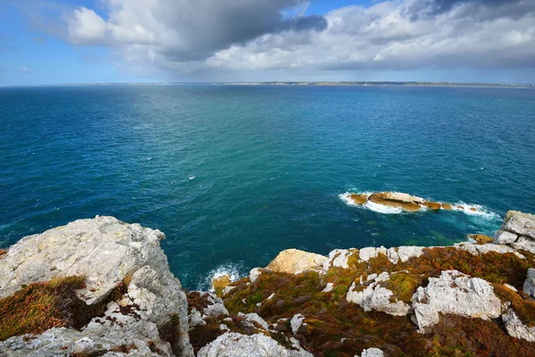 Bir okyanus plaj Pointe de Toulinguet görünümünü 