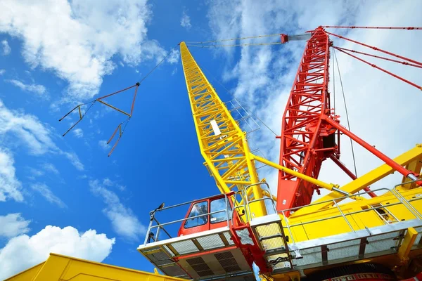 Arrow and cabin of a mobile crane — Stock Photo, Image