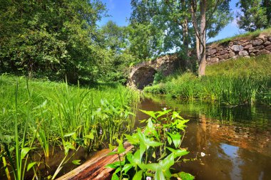 Küçük Ortaçağ köprü Nehri